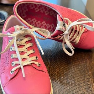 Women’s Ecco pink golf shoes. 7 1/2 $45